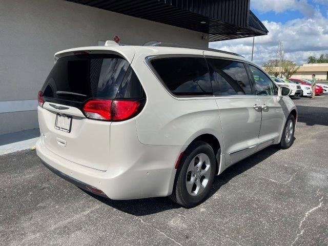 2017 Chrysler Pacifica Touring-L Plus