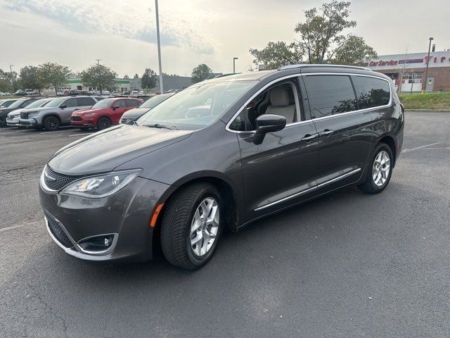 2017 Chrysler Pacifica Touring-L Plus