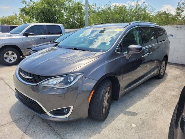 2017 Chrysler Pacifica Touring-L Plus