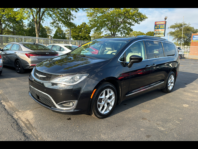 2017 Chrysler Pacifica Touring-L Plus