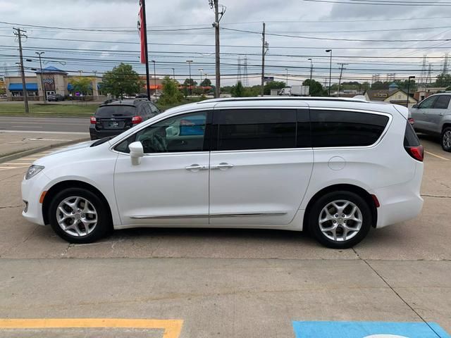 2017 Chrysler Pacifica Touring-L Plus