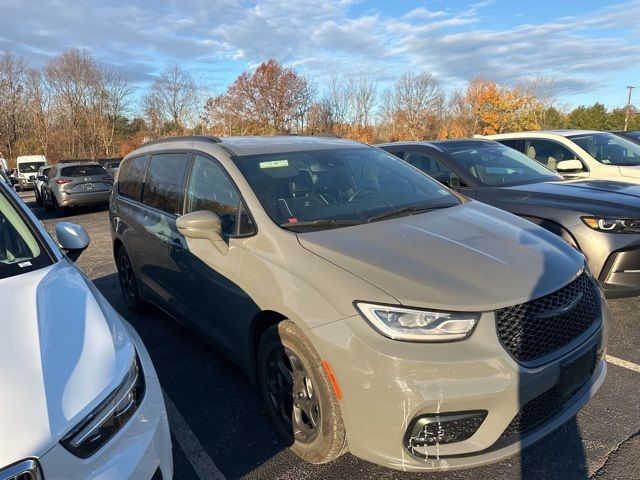 2017 Chrysler Pacifica Touring-L