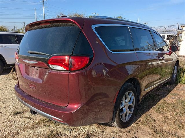 2017 Chrysler Pacifica Touring-L Plus