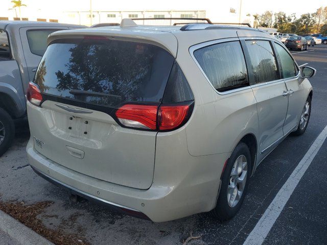 2017 Chrysler Pacifica Touring-L Plus