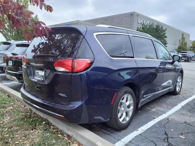 2017 Chrysler Pacifica Touring-L Plus