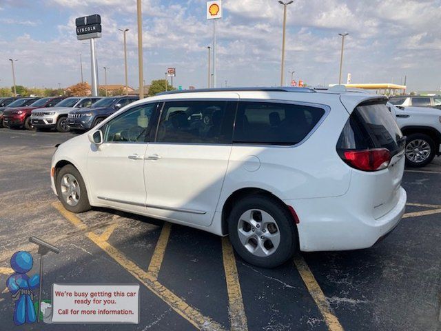 2017 Chrysler Pacifica Touring-L Plus