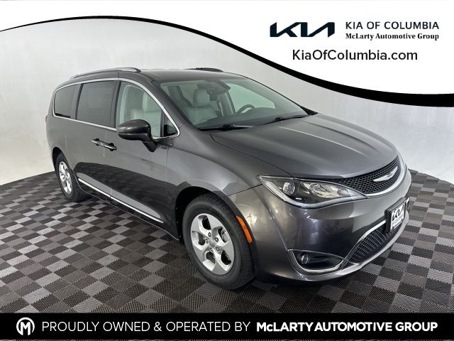 2017 Chrysler Pacifica Touring-L Plus