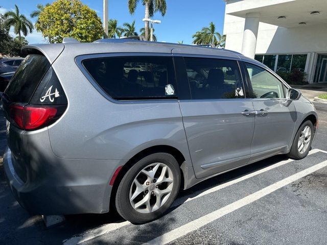 2017 Chrysler Pacifica Touring-L Plus