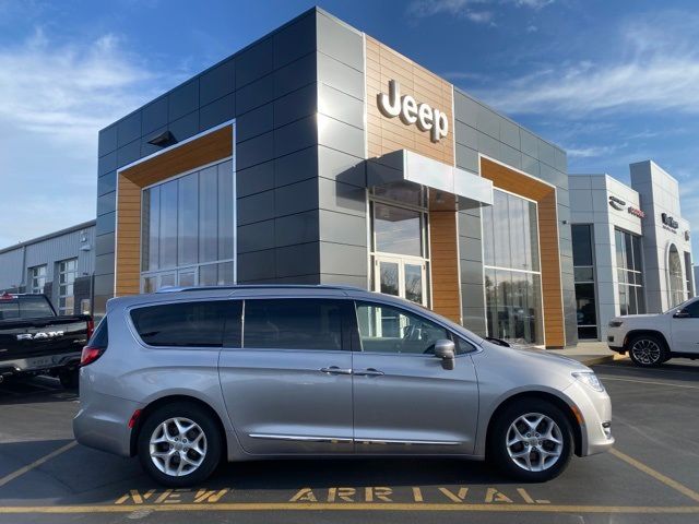 2017 Chrysler Pacifica Touring-L Plus