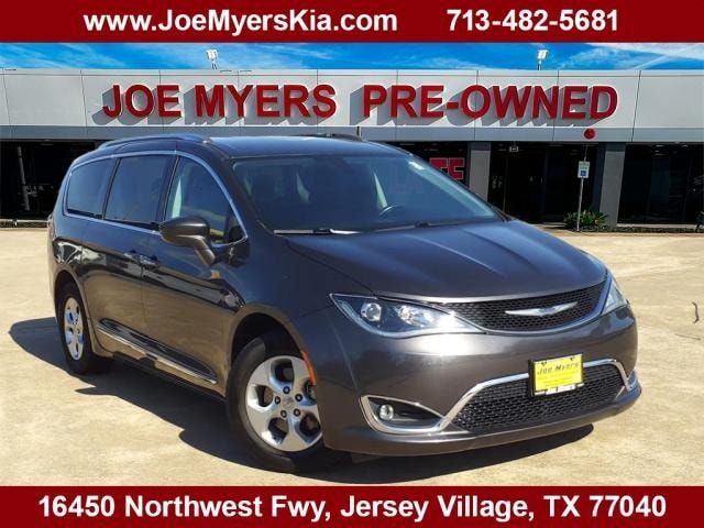 2017 Chrysler Pacifica Touring-L Plus