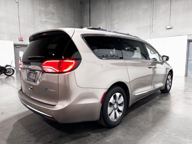 2017 Chrysler Pacifica Hybrid Platinum