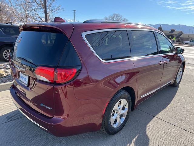 2017 Chrysler Pacifica Hybrid Platinum