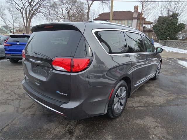 2017 Chrysler Pacifica Hybrid Platinum