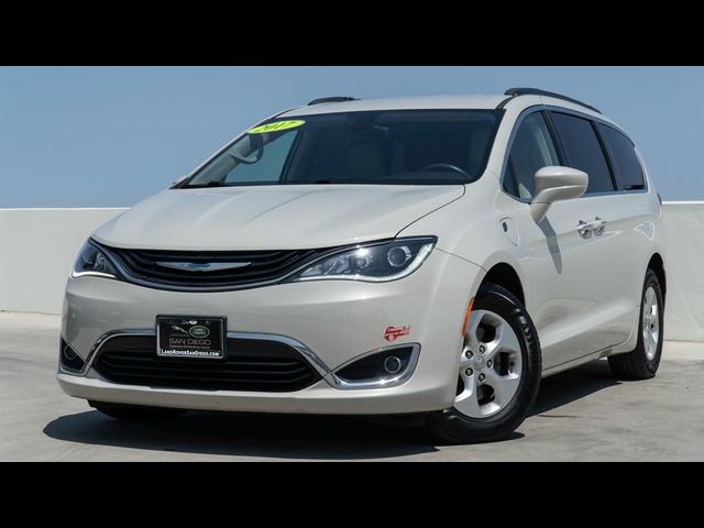 2017 Chrysler Pacifica Hybrid Premium