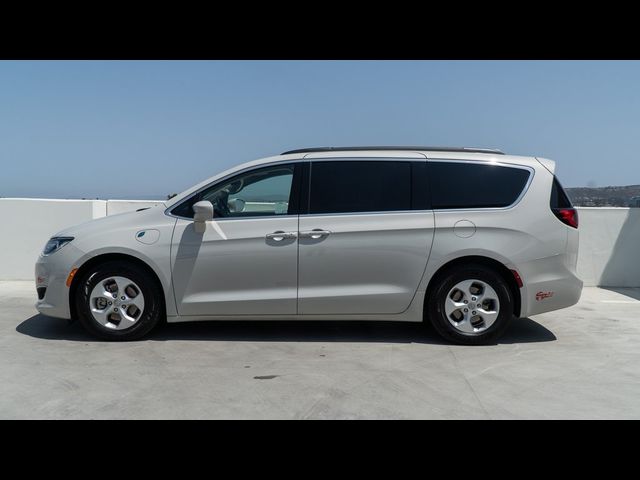 2017 Chrysler Pacifica Hybrid Premium