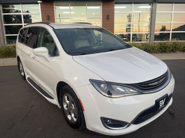 2017 Chrysler Pacifica Hybrid Premium