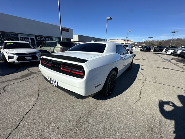 2017 Dodge Challenger SXT Plus