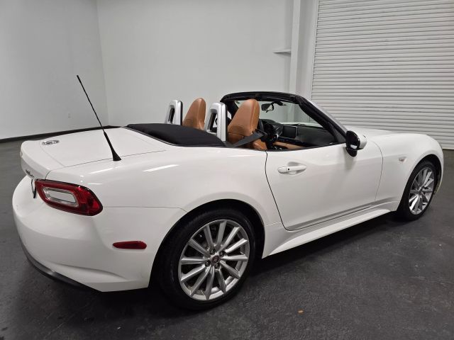 2017 FIAT 124 Spider Lusso