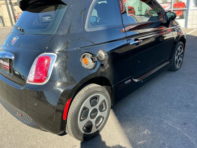 2017 FIAT 500e Base