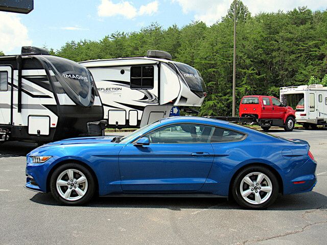 2017 Ford Mustang V6