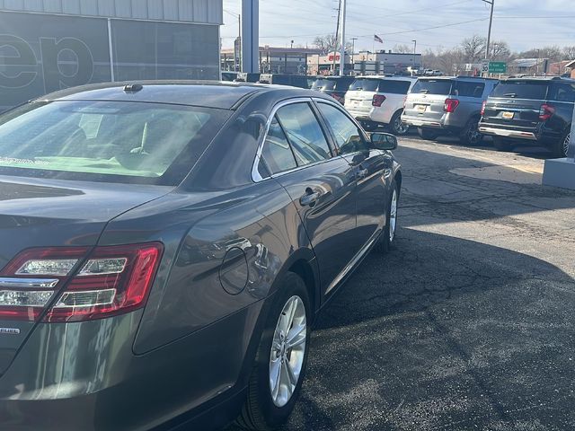 2017 Ford Taurus SE