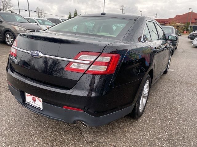 2017 Ford Taurus SE