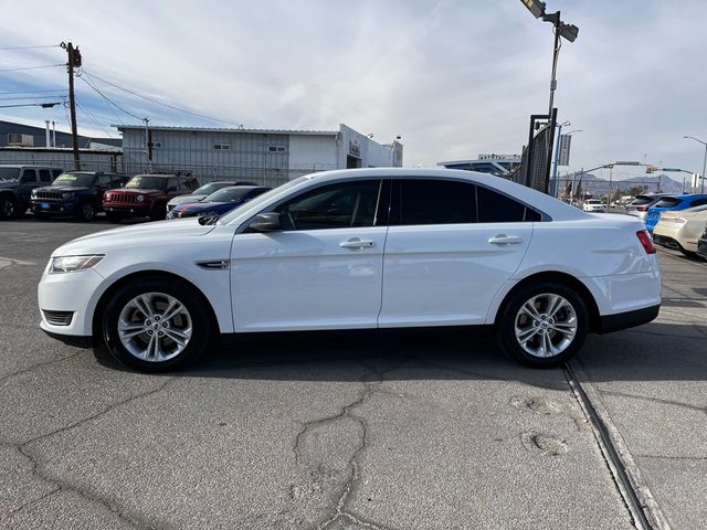 2017 Ford Taurus SE