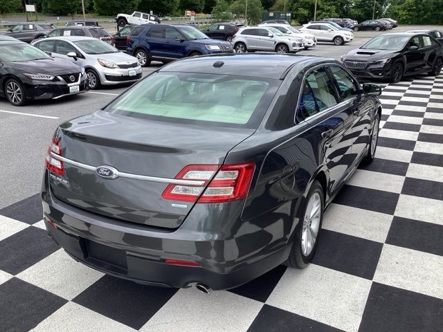 2017 Ford Taurus SE