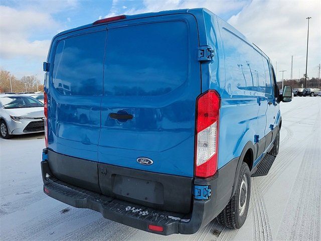 2017 Ford Transit Base