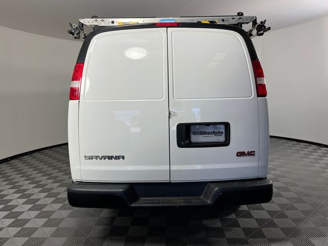 2017 GMC Savana Base