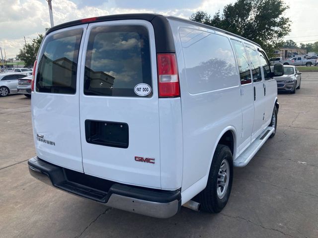 2017 GMC Savana Base