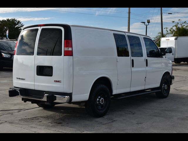 2017 GMC Savana Base