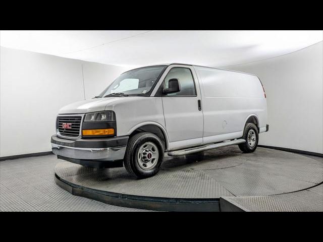 2017 GMC Savana Base