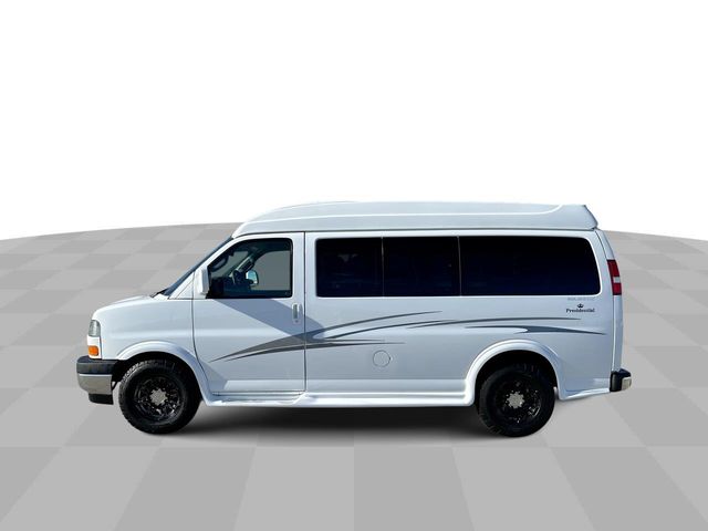 2017 GMC Savana Base