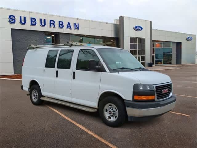 2017 GMC Savana Base