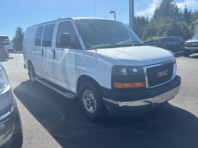 2017 GMC Savana Base