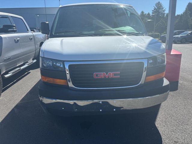 2017 GMC Savana Base