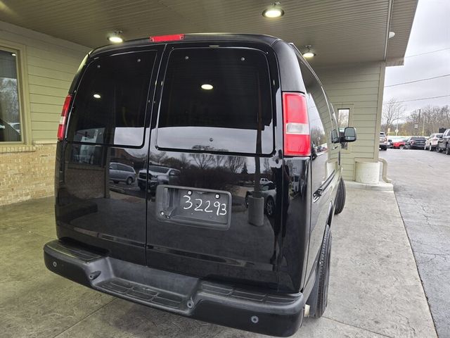 2017 GMC Savana Base