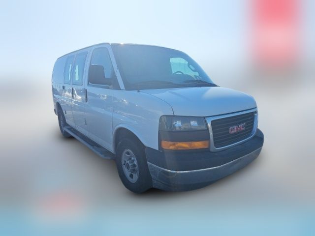 2017 GMC Savana Base