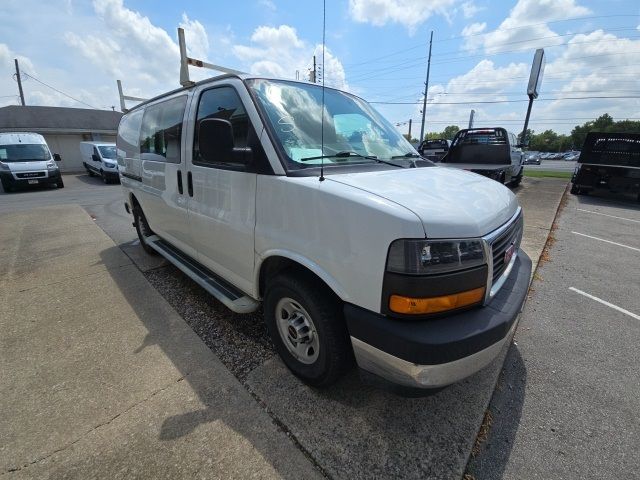 2017 GMC Savana Base