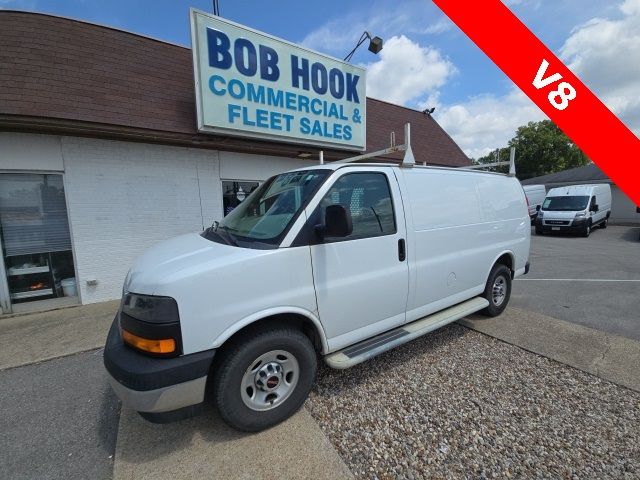 2017 GMC Savana Base