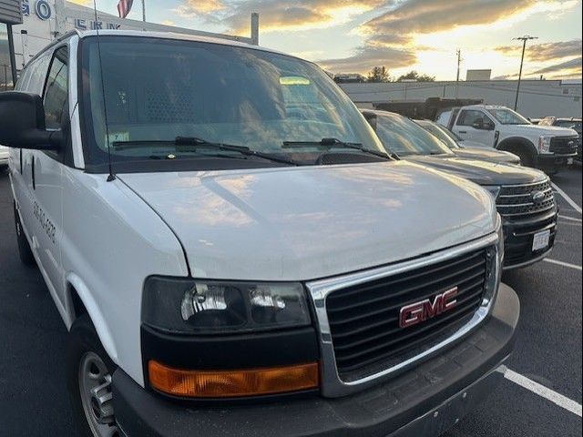 2017 GMC Savana Base