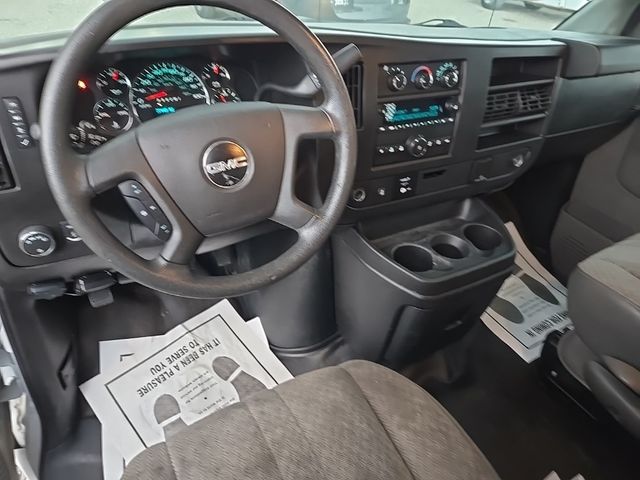 2017 GMC Savana Base