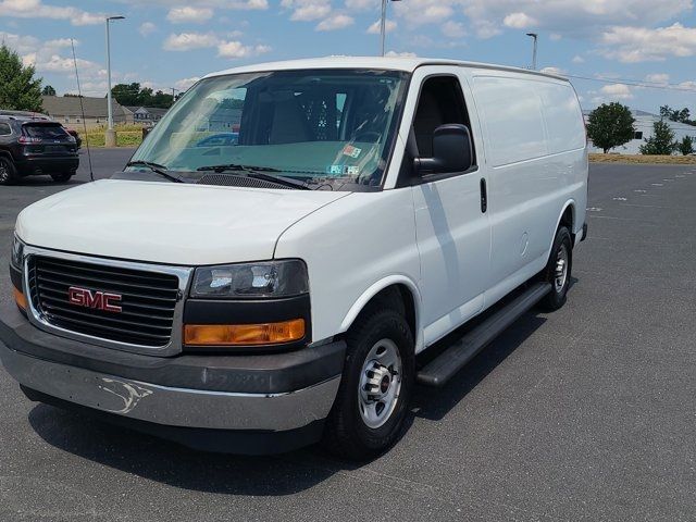 2017 GMC Savana Base