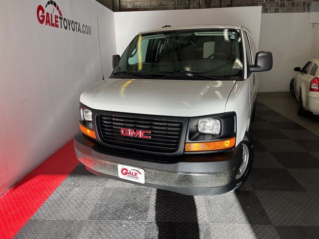 2017 GMC Savana Base