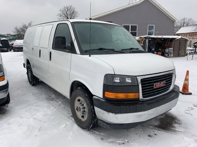 2017 GMC Savana Base