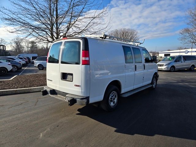 2017 GMC Savana Base