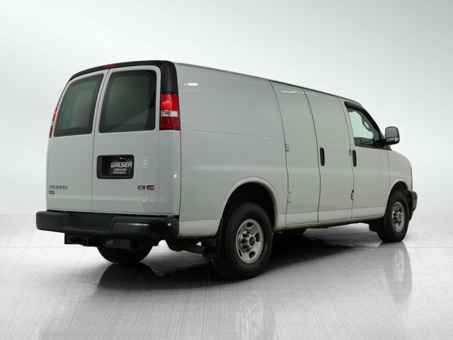 2017 GMC Savana Base