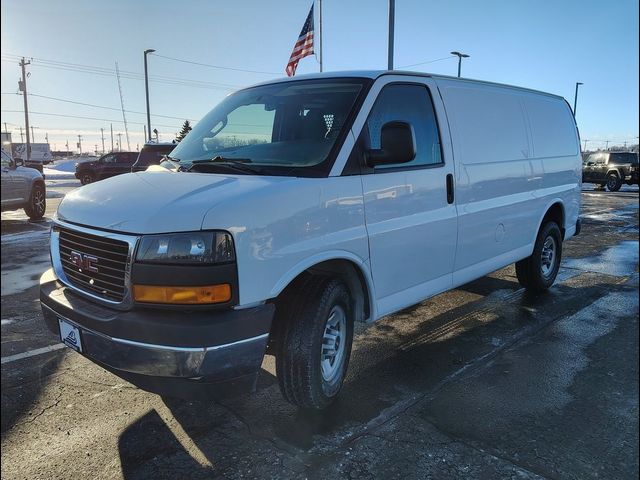 2017 GMC Savana Base