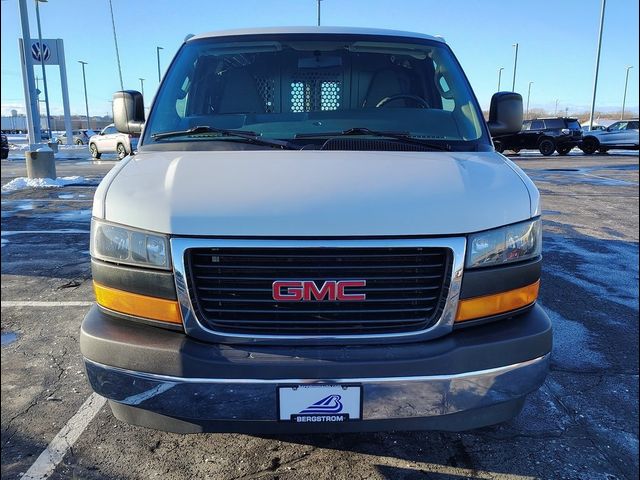 2017 GMC Savana Base